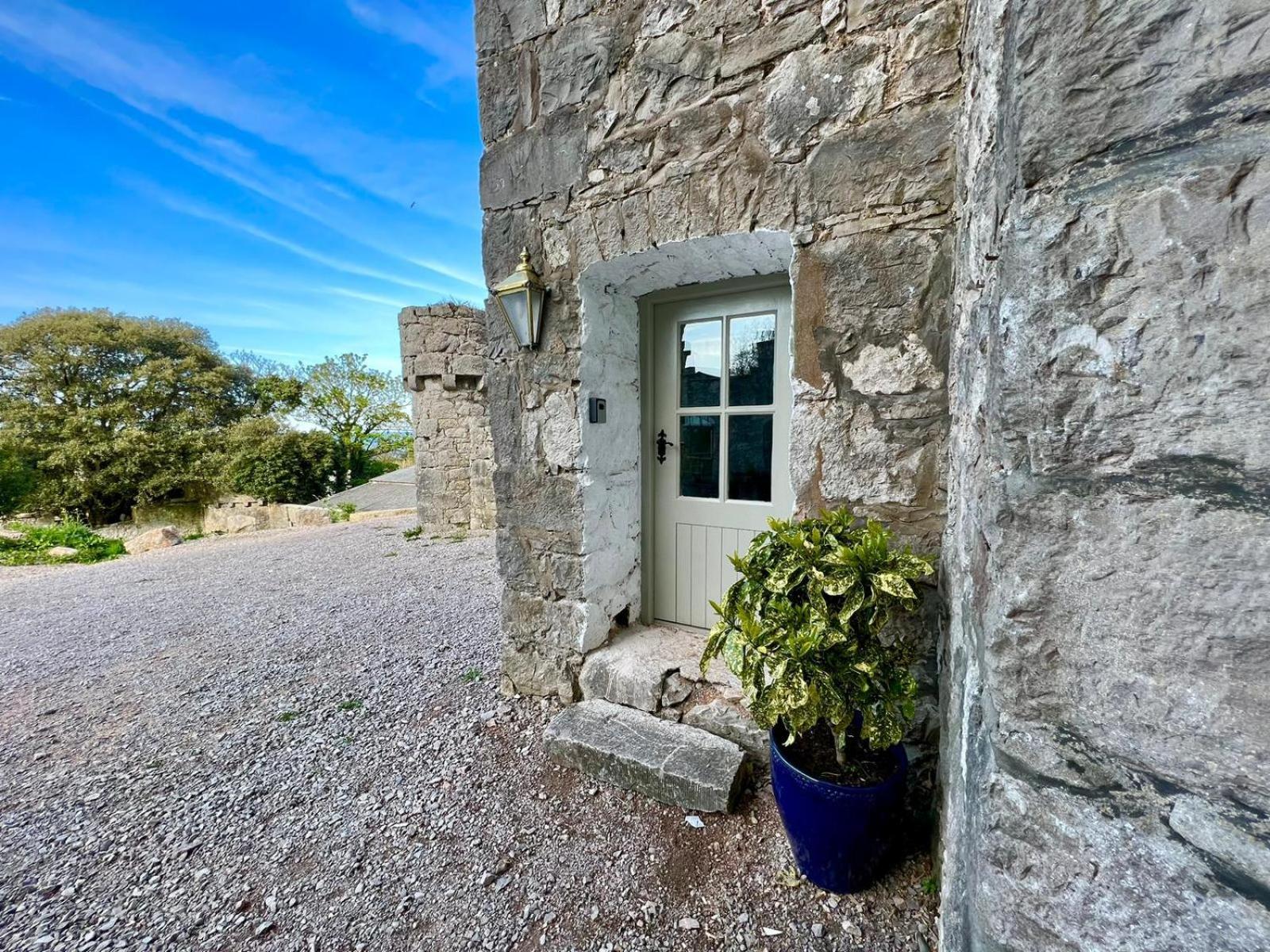 Tan-Yr-Ogo Gate Lodge, Gwrych Castle Llanddulas Exterior foto